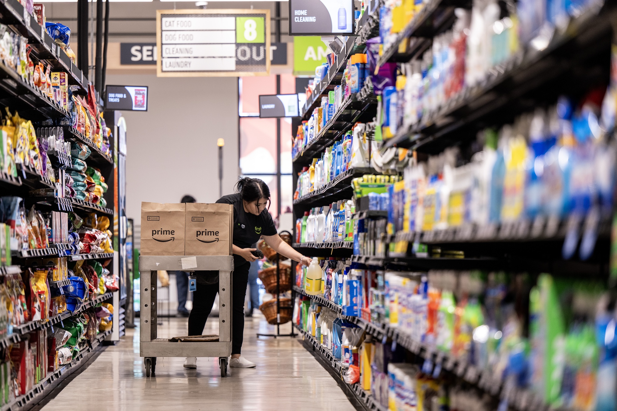 Expands US Grocery Delivery, Resumes Supermarket Openings - Bloomberg