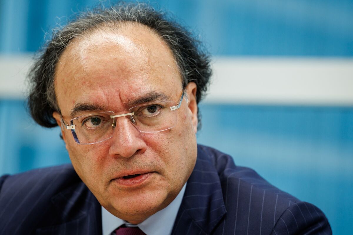 bloomberg.com - Avril Hong - Pakistan Targets Another Ratings Upgrade, Says Finance Minister