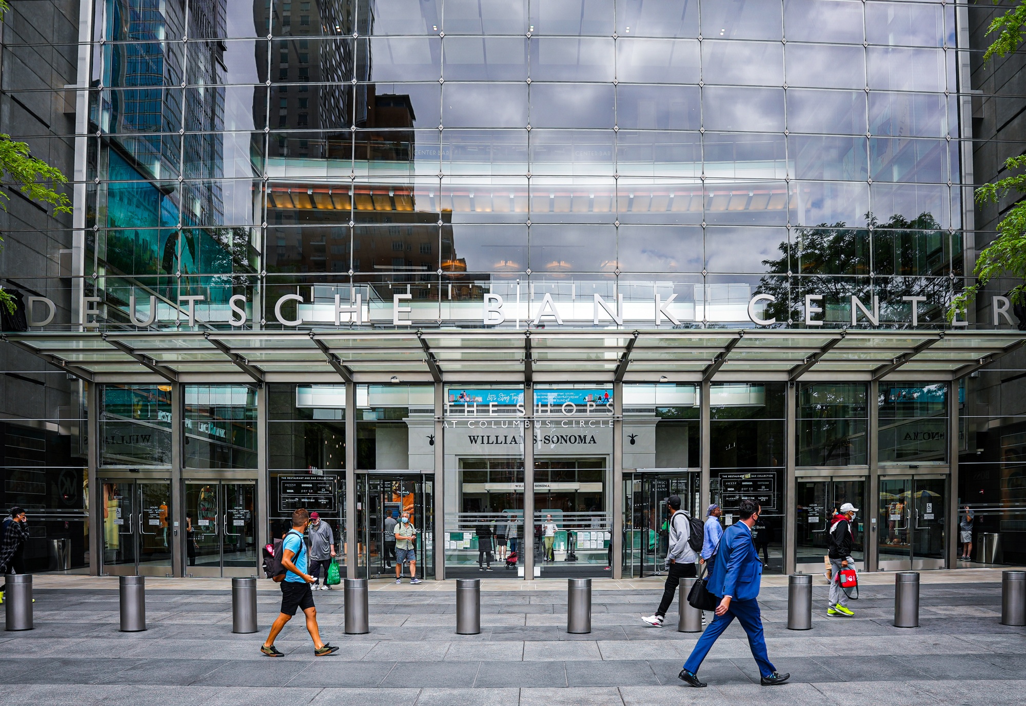 deutsche-bank-s-name-unveiled-at-nyc-tower-as-bank-moves-uptown-bloomberg