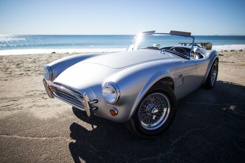 The Superformance Cobra is based off the one from 1962.