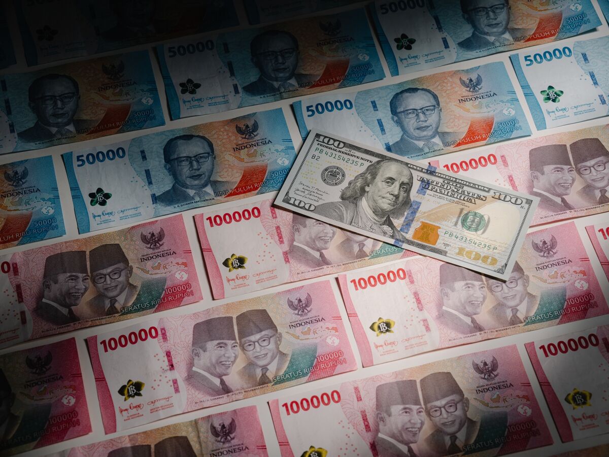 Indonesia Prices Its Latest Dollar, Euro Bonds Amid Selloff