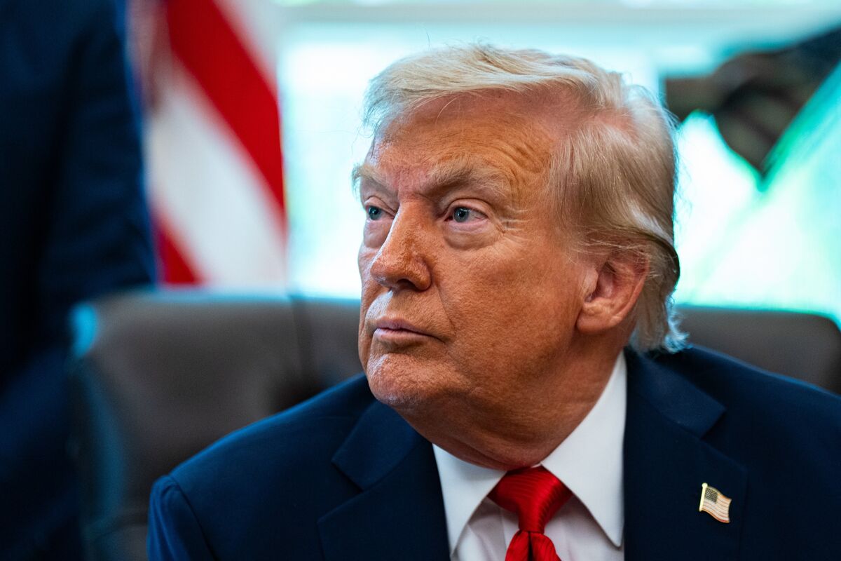 ブルームバーグのニュース記事「トランプ氏、追加関税や半導体の輸出規制を警告－デジタル課税に対抗」の画像