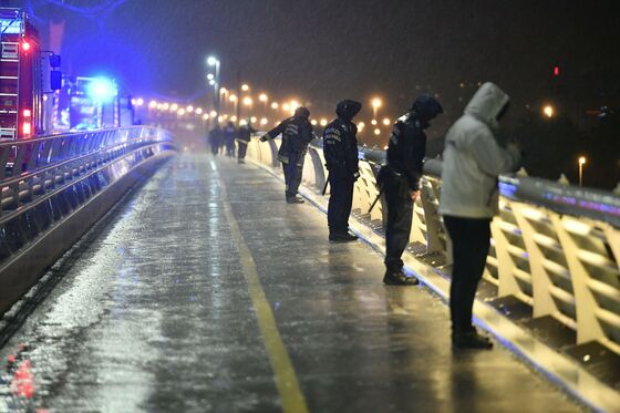 Seven SKoreans Dead, 21 Missing as Budapest Tourist Boat Sinks