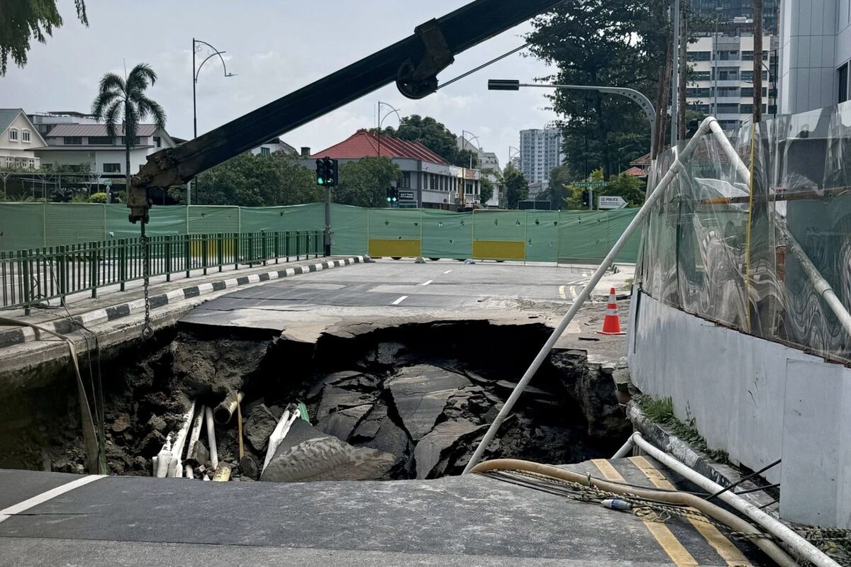 Singapore Minister Apologizes for Sinkhole That Swallowed Car