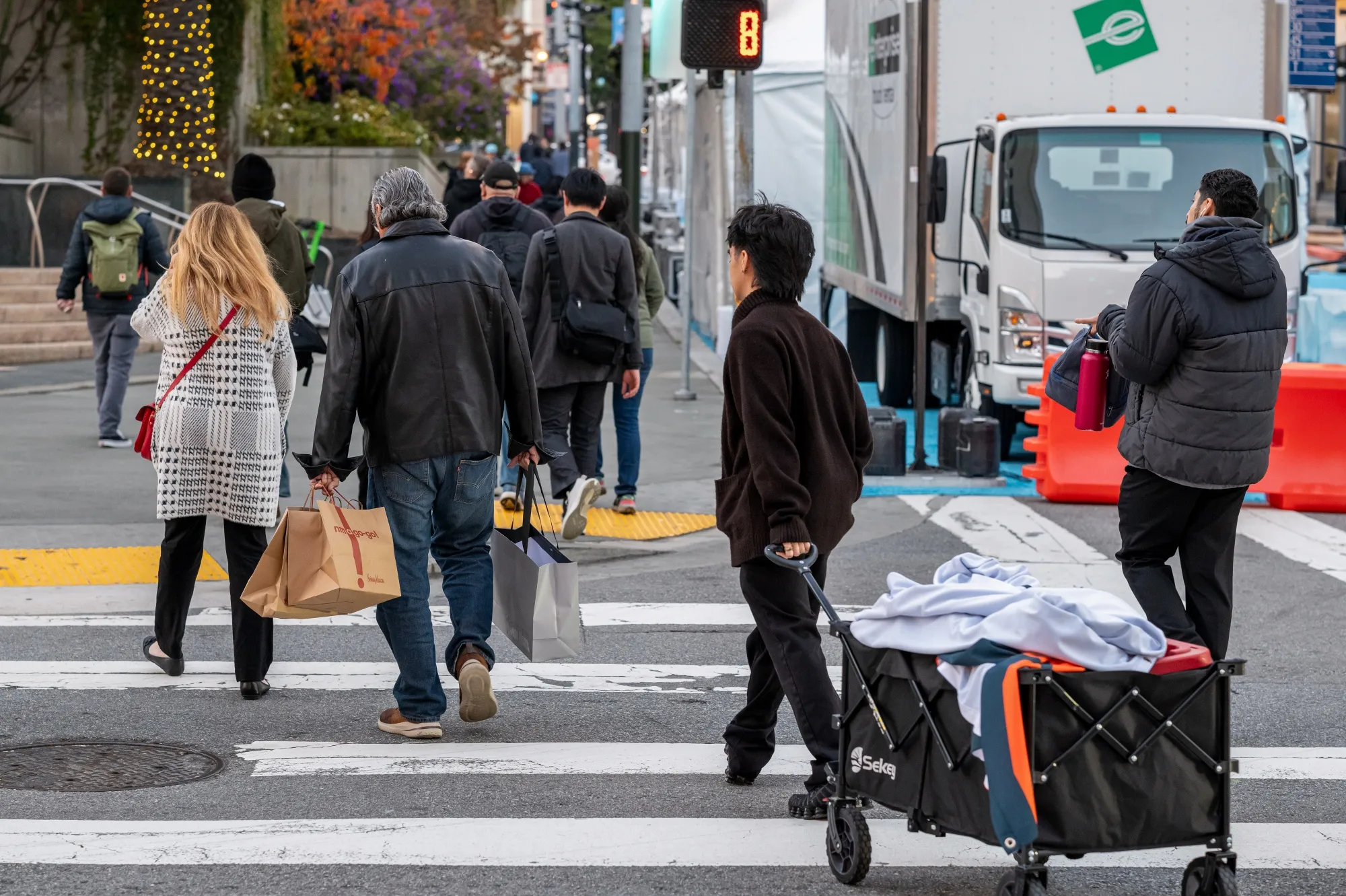 Shoppers&nbsp;in Union Square in San Francisco.