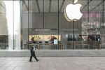 A police officer wearing a protective mask walks past a closed Apple&nbsp;store in Shanghai, China, on&nbsp;Feb. 5.&nbsp;