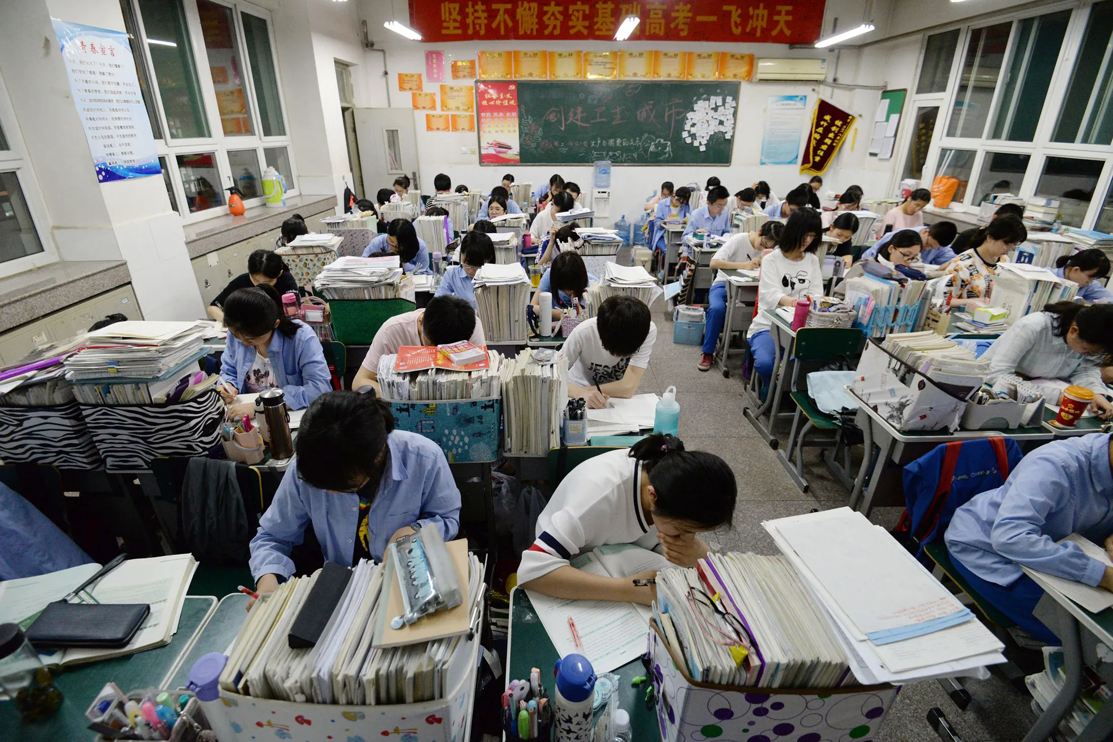 Students Prepare For Upcoming National College Entrance Examination In Handan