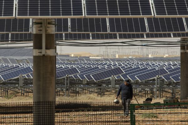 China Solar Stocks Rise on Bets Installation Curbs Will Ease