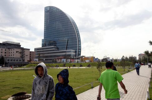Mongolia Debt Costs Hit Record High as Government Takes on Rio
