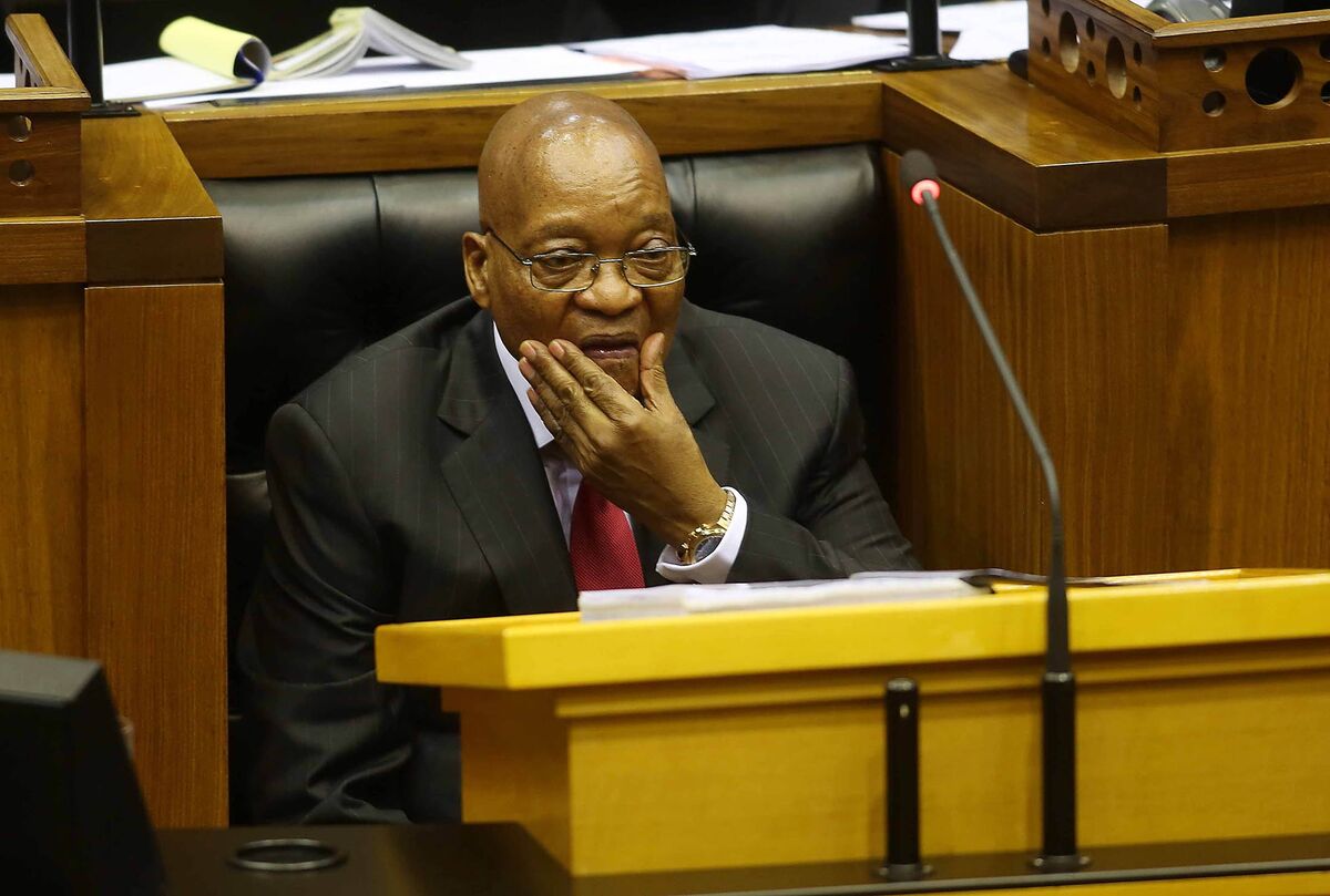 Battered Zuma Turns to Populism - Bloomberg