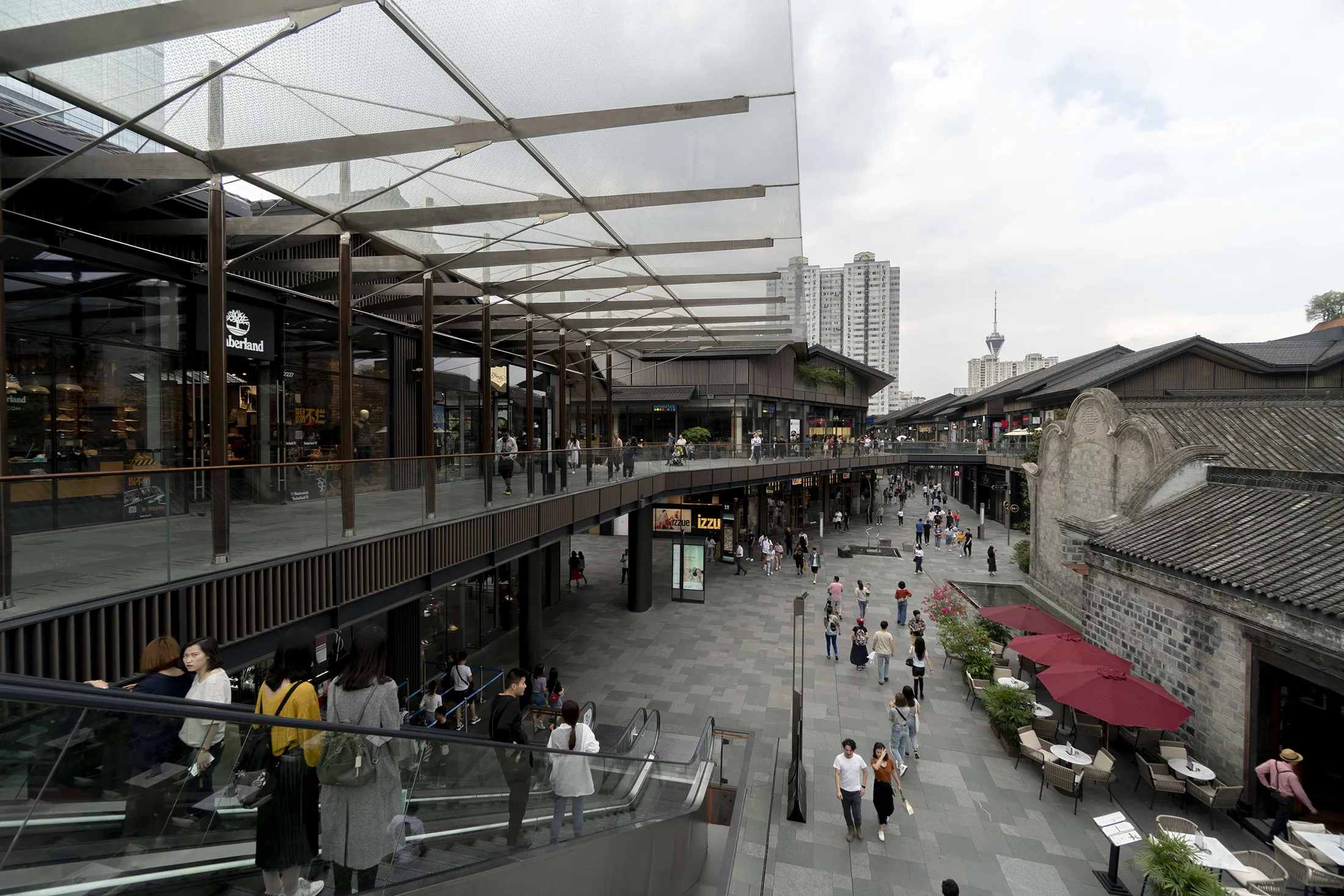Shoppers and stores in the Chengdu Sino-Ocean Taikoo Li.Chengdu Taikoo Li outdoor mall.