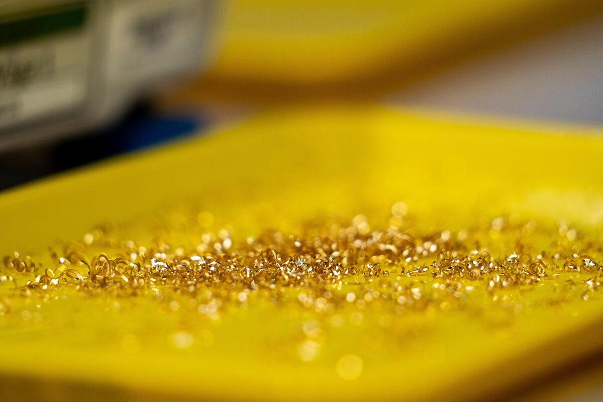 Gold Rises as Traders Weigh Confusion Over US-Iran Talks