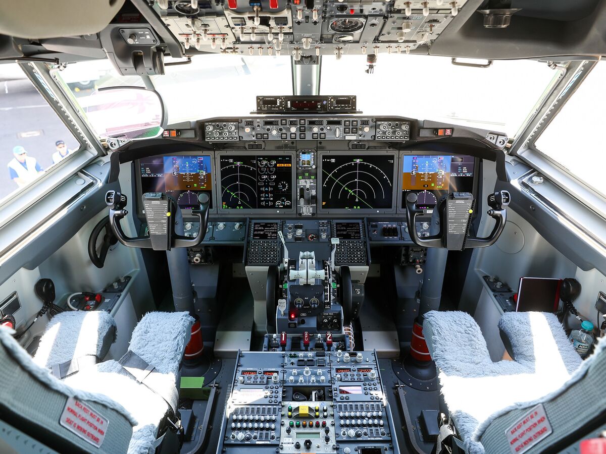 737 max home cockpit