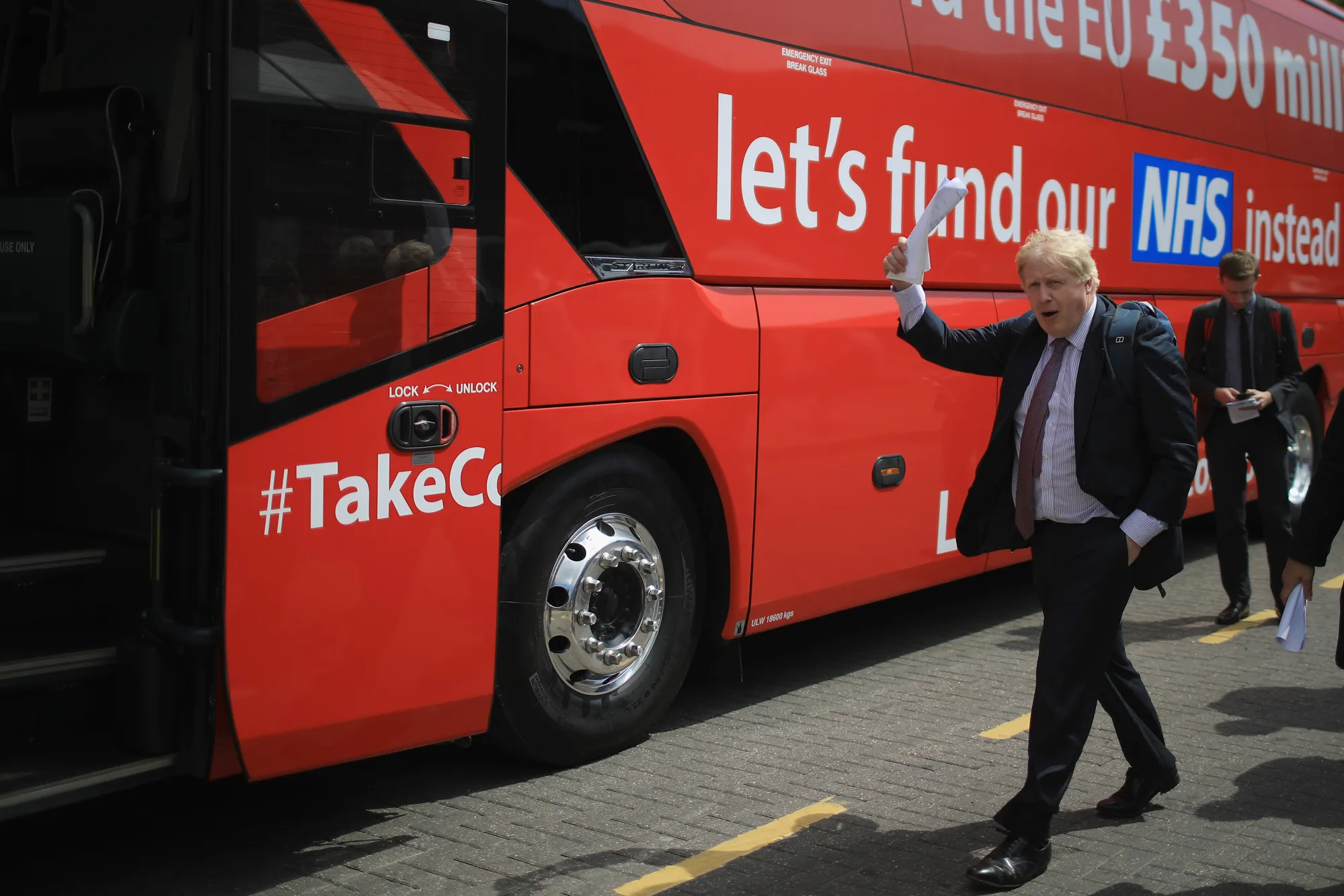 Boris Johnson with the&nbsp;Vote Leave, Brexit Battle Bus in May 2016.