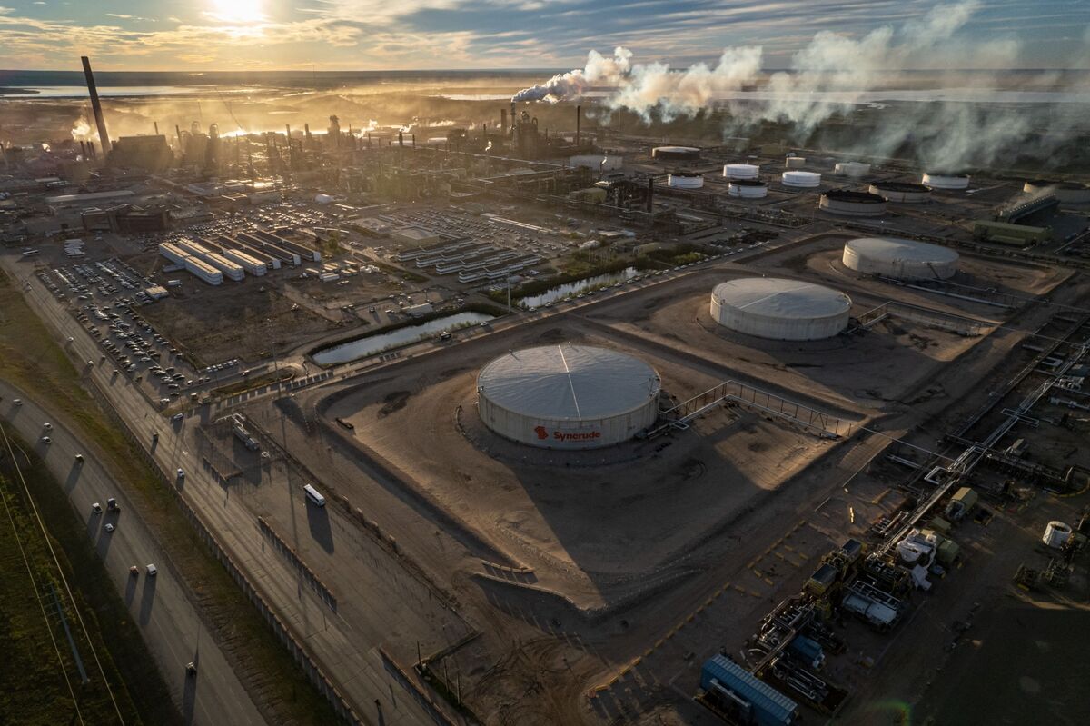 bloomberg.com - Robert Tuttle - Canadian Oil Discount Exceeds $30 Amid Gulf Coast Pressures