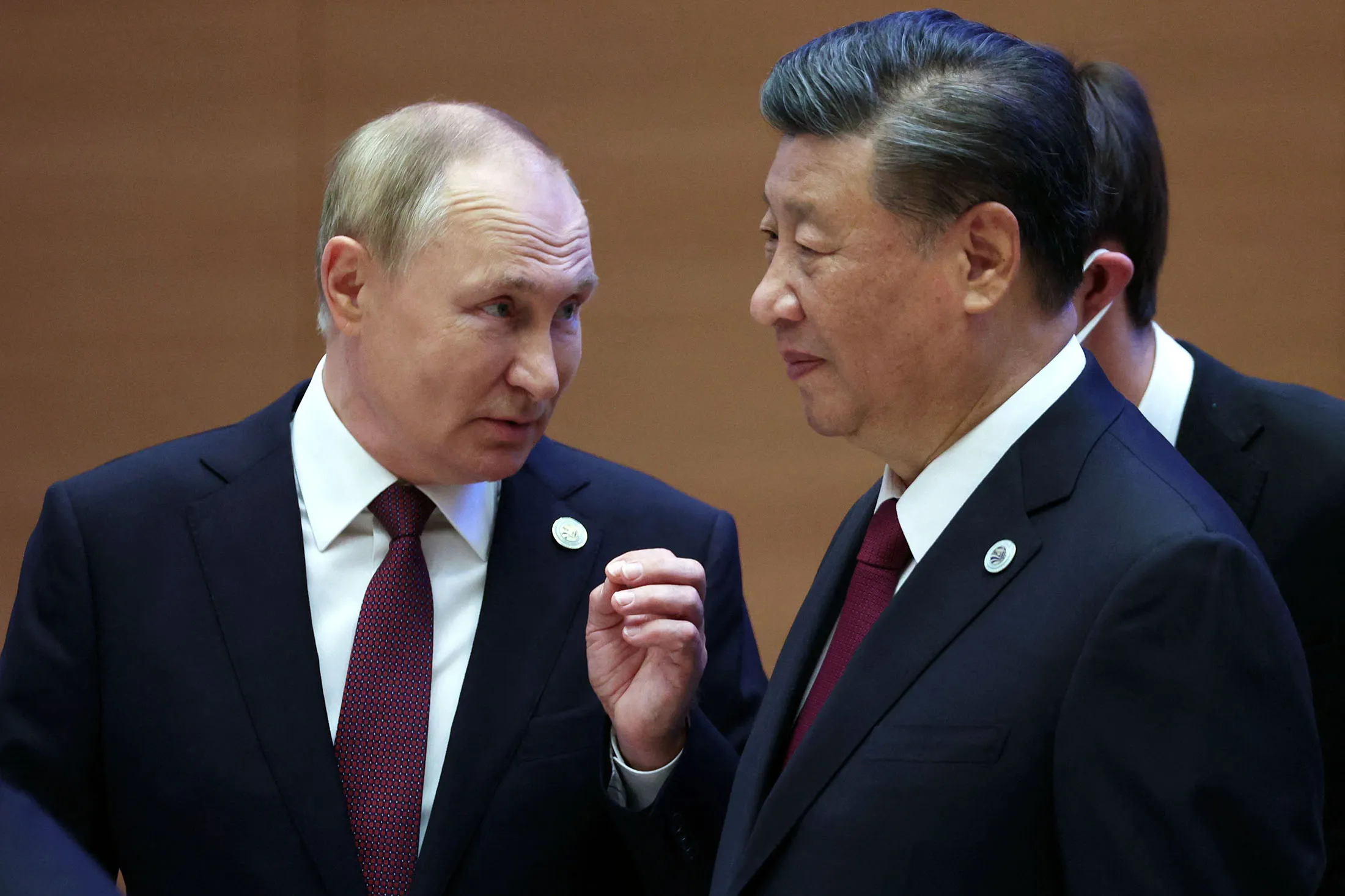 Vladimir Putin speaks to Xi Jinping during the Shanghai Cooperation Organisation leaders’ summit in Samarkand on Sept. 16, 2022.