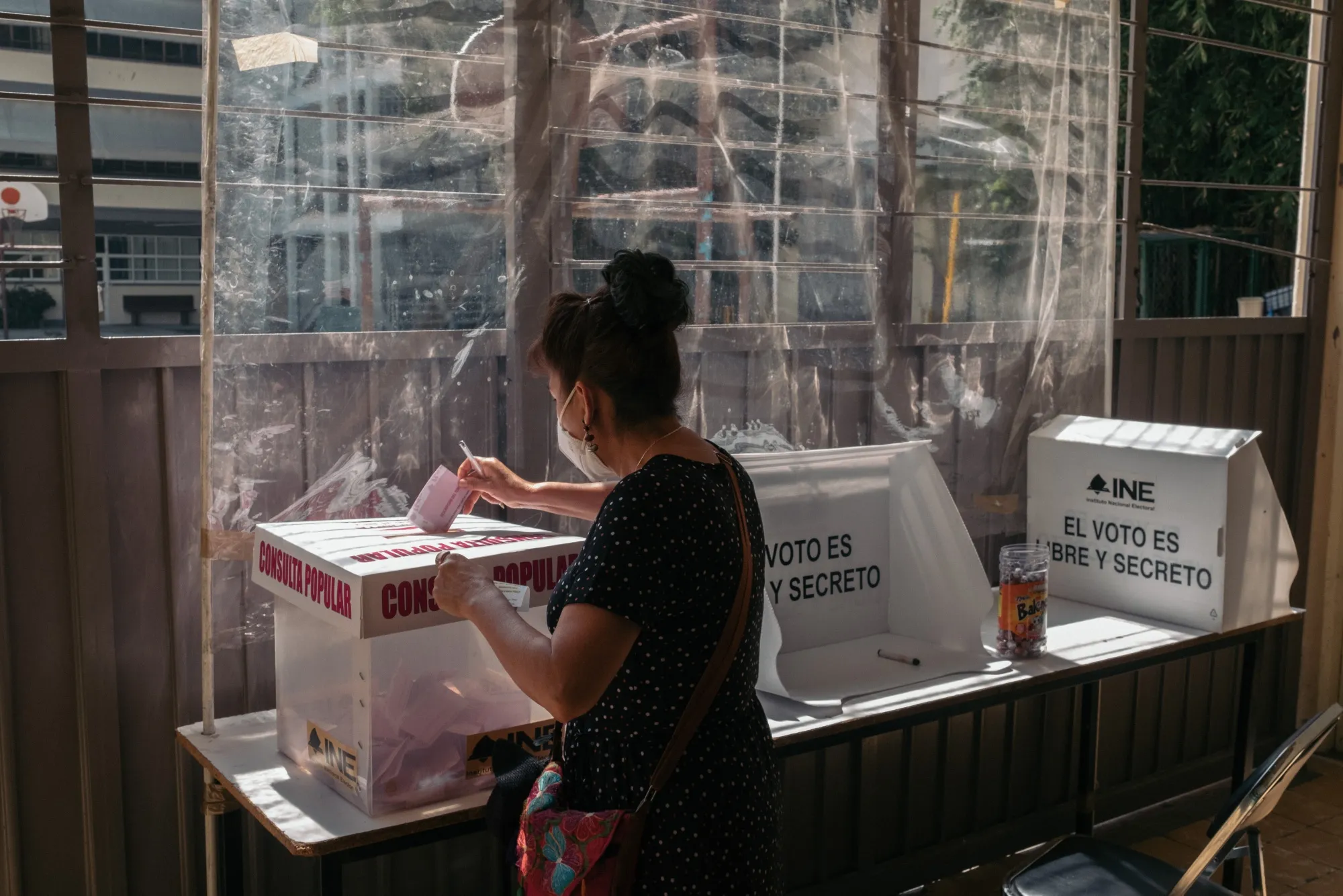A voter casts a ballot at a polling location during a national referendum in Mexico City,&nbsp;on&nbsp;Aug. 1.&nbsp;