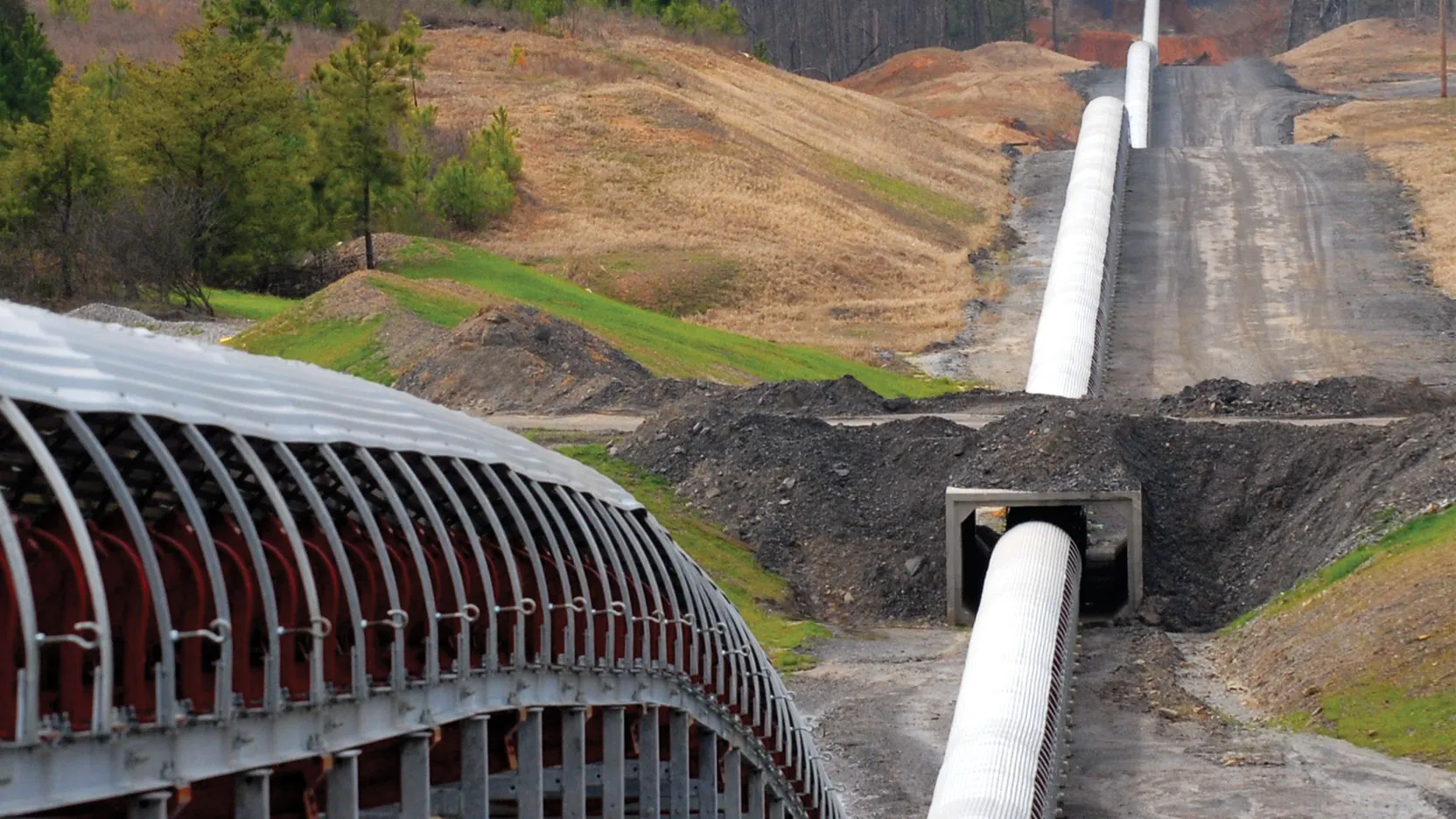 A Walter Energy Inc. 5.5-mile overland conveyor, which carries coal from Mine No. 7, snakes over the hills of central Alabama.
