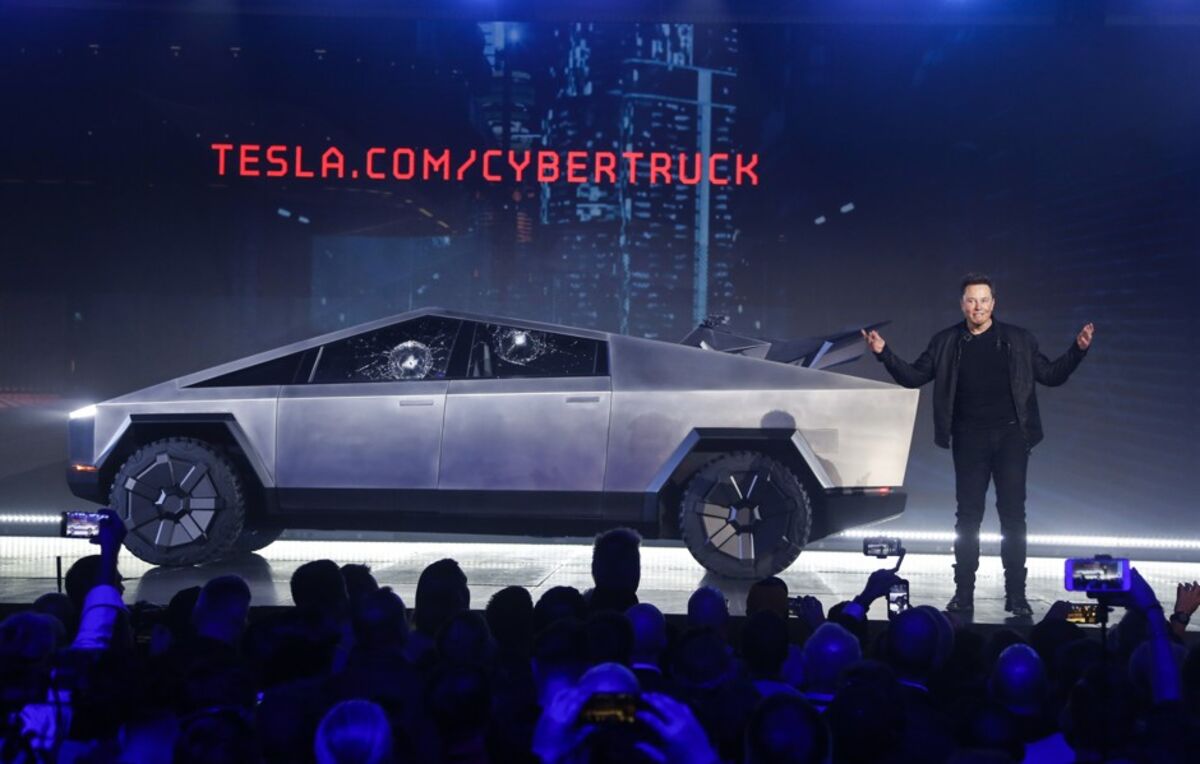 Teslapocalypse Now? Shareholder Group Claims Elon Musk Too Distracted to Drive the EV Giant