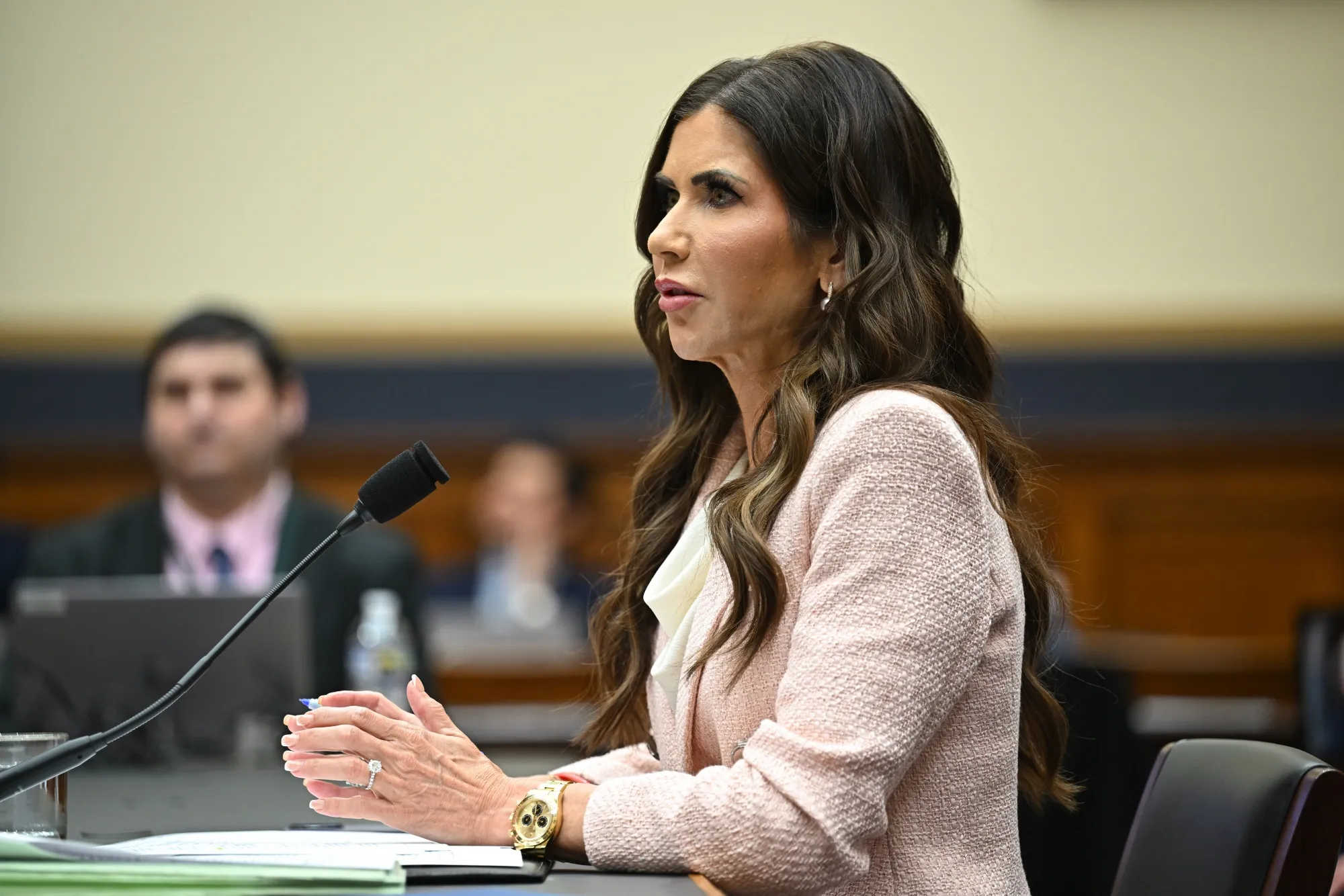 Kristi Noem Grilled Over Housing, Relationship With Lewandowski - Bloomberg