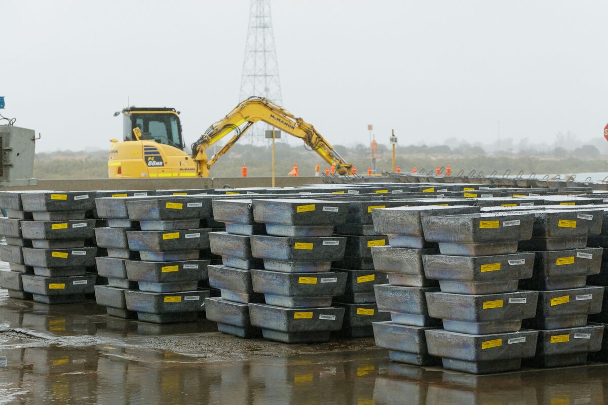 Lead Prices Shrug Off Record Stocks Booked for Delivery