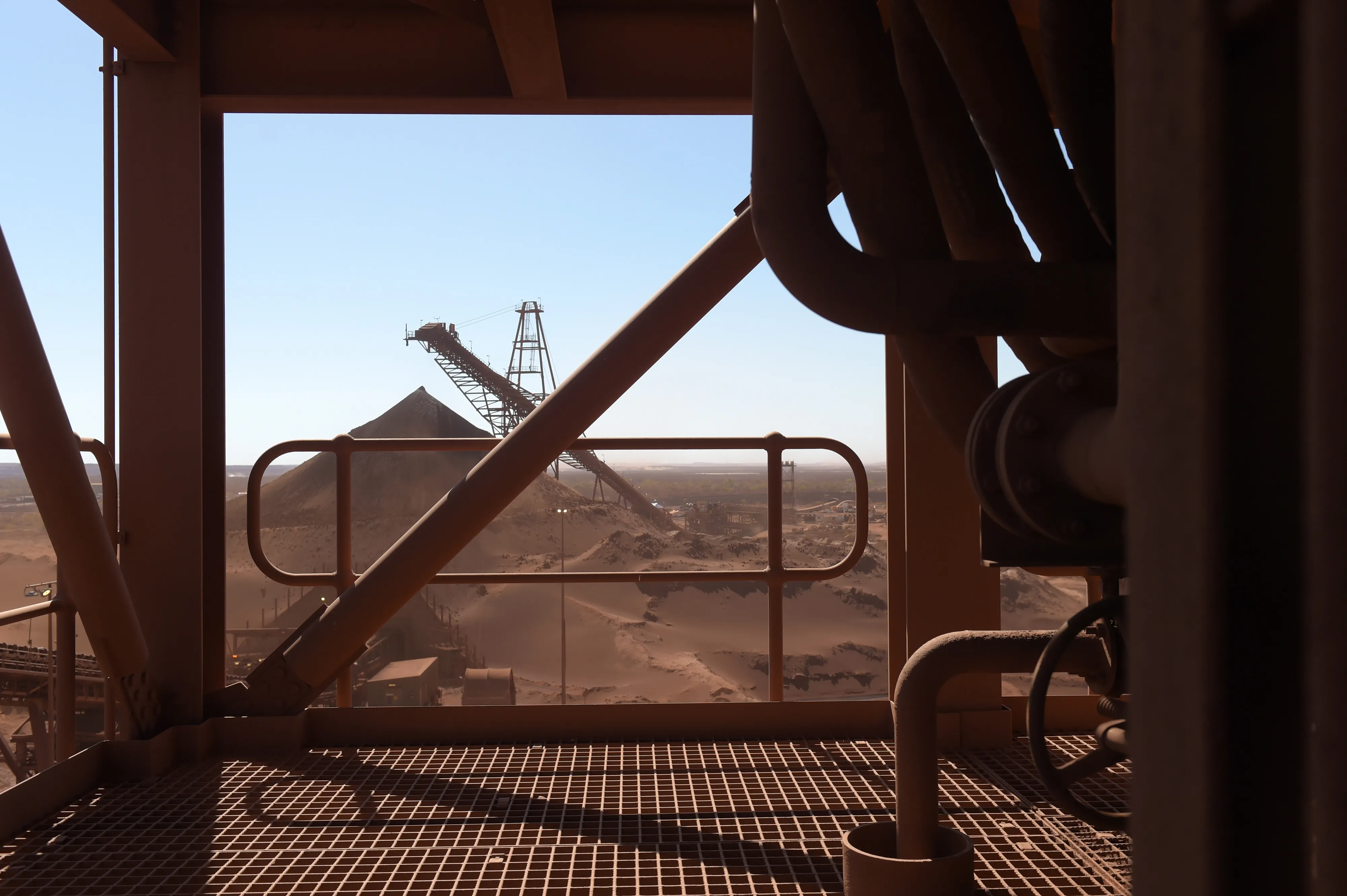The project entails the exploitation of 8 billion tons in iron ore deposits, with an estimated annual output of 160 million tons.