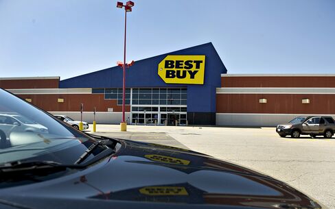 Best Buy Cuts Cash Flow Forecast After Holiday Sales Declined