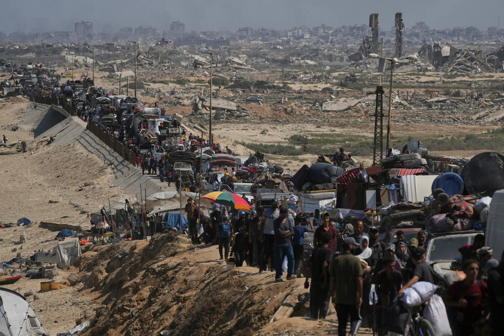 Palestinians flee northern Gaza on Sept. 16.
