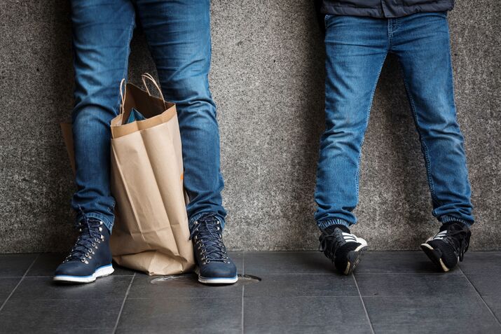 Shoppers Look For Post-Holiday Deals As Buying-Climate Gauge Hits 18-Year High