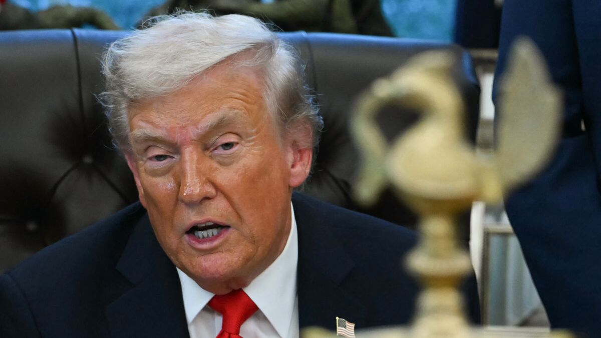 Trump Calls Fed Chair Powell a 'Real Stiff'