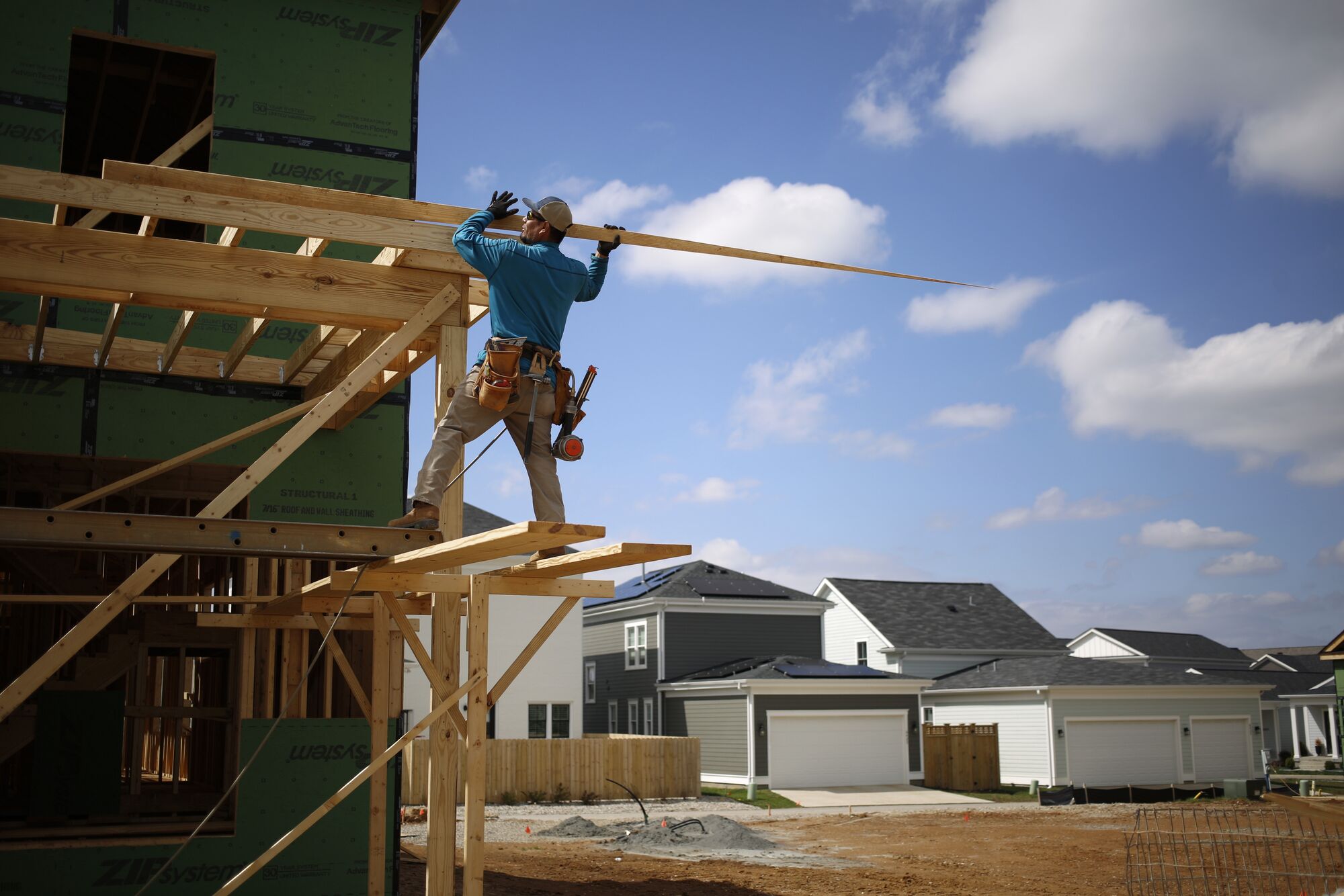 Lumber Buyers ‘Pay Up or Run Out’ Amid U.S. Homebuilding Surge Bloomberg