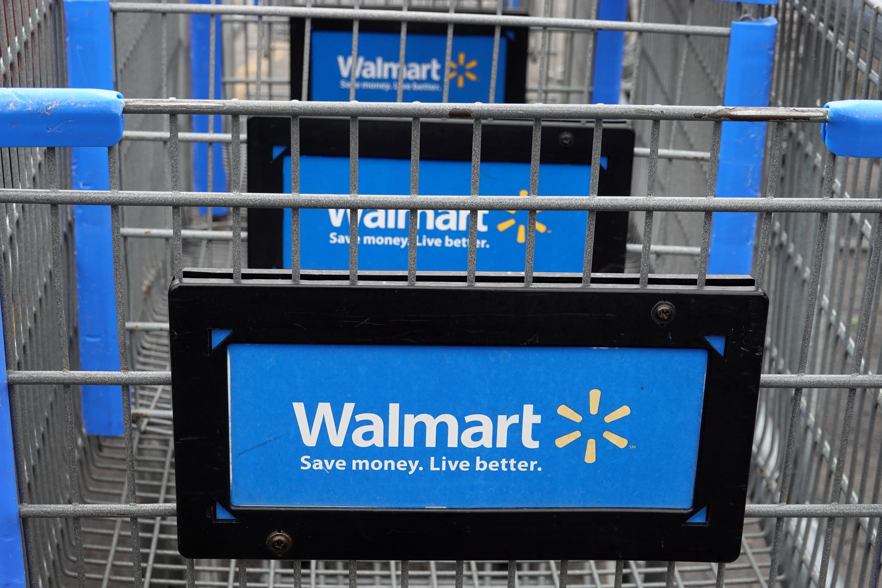 Walmart Center : Focus Property Group