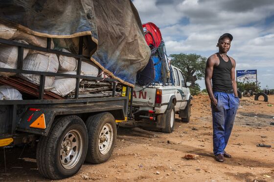 Cross-Border Runners Brave Borders With Bribery in Zimbabwe