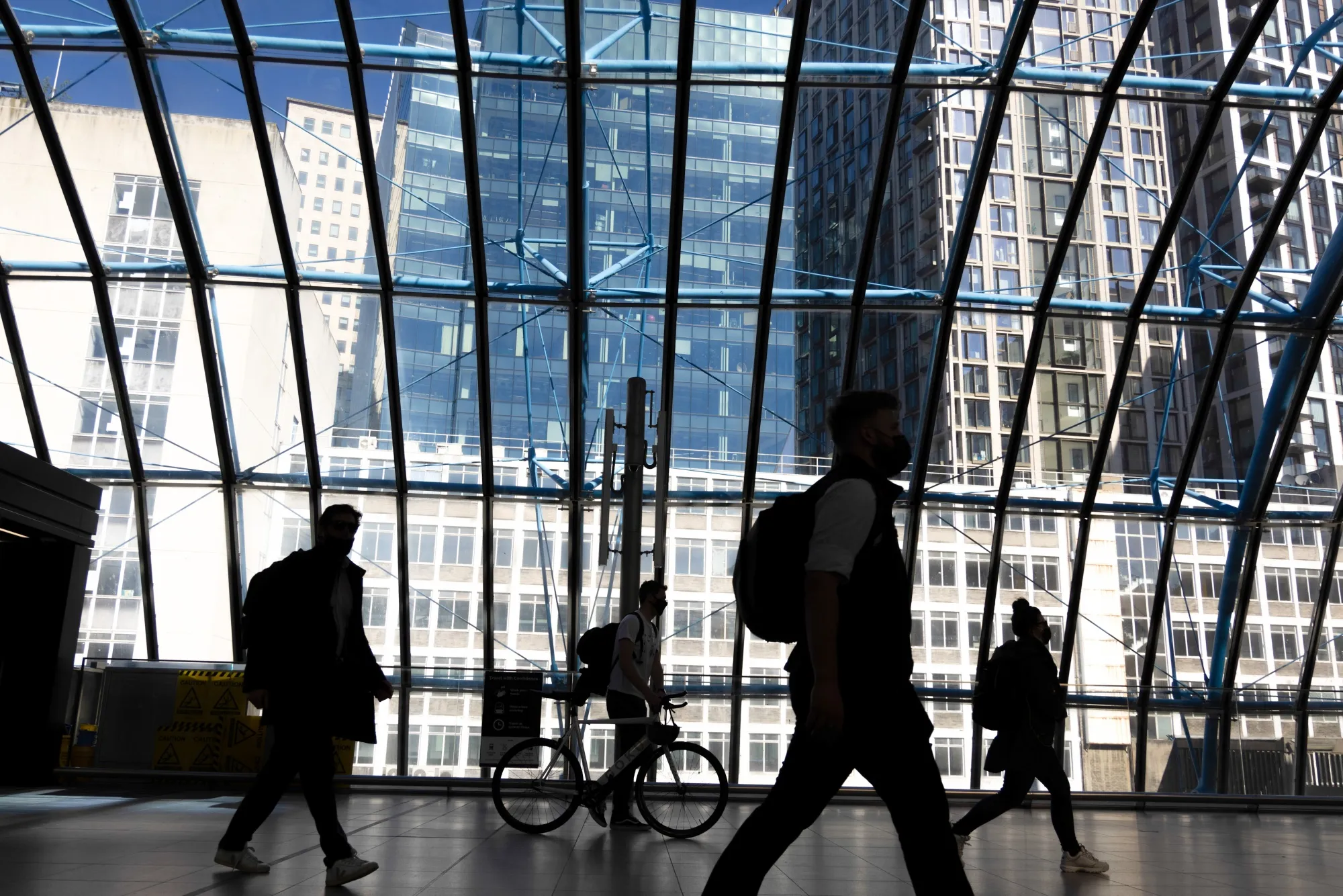 Commuters Return To London, Just Not on Mondays
