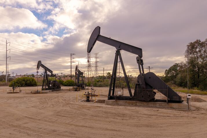 Oil Traders Navigate Iran War Impacts With Niche Spread Bets