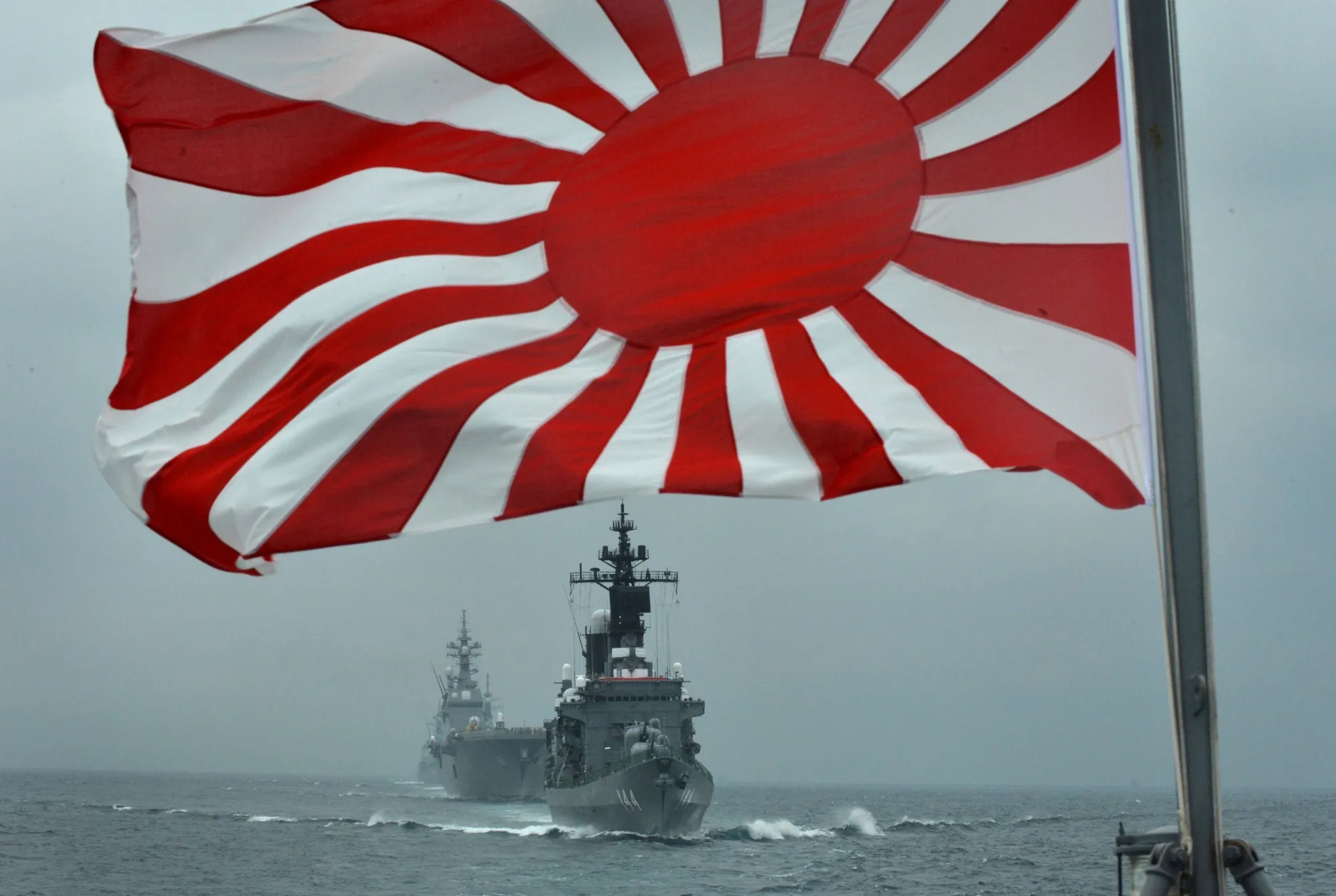 自衛隊に存在感

Photographer: Kazuhiro Nogi/AFP/Getty Images