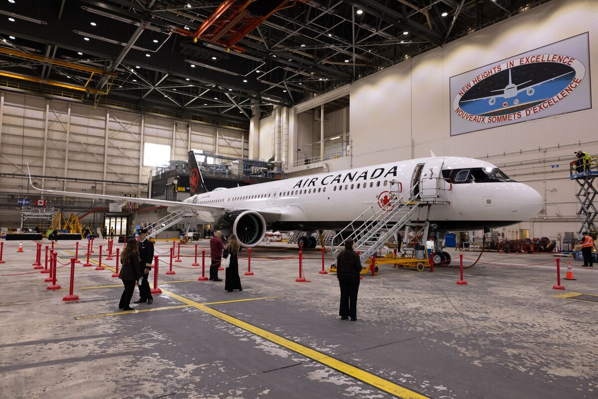 Air Canada Banks on Efficient Airbus Jet as It Explores New Routes