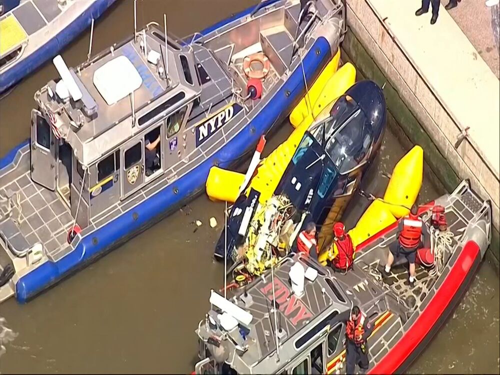 The Latest: Pilot Escapes NYC Helicopter After Crash Landing