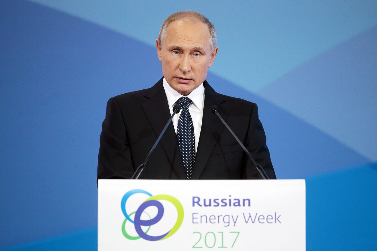 Putin Says Oil Pact With OPEC May Be Extended to End of 2018 - Bloomberg