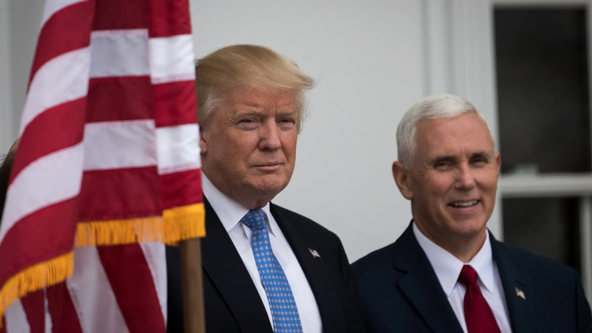 トランプバブル崩壊でドル98円へ､市場は｢はき違えている｣とＵＢＳ - Bloomberg