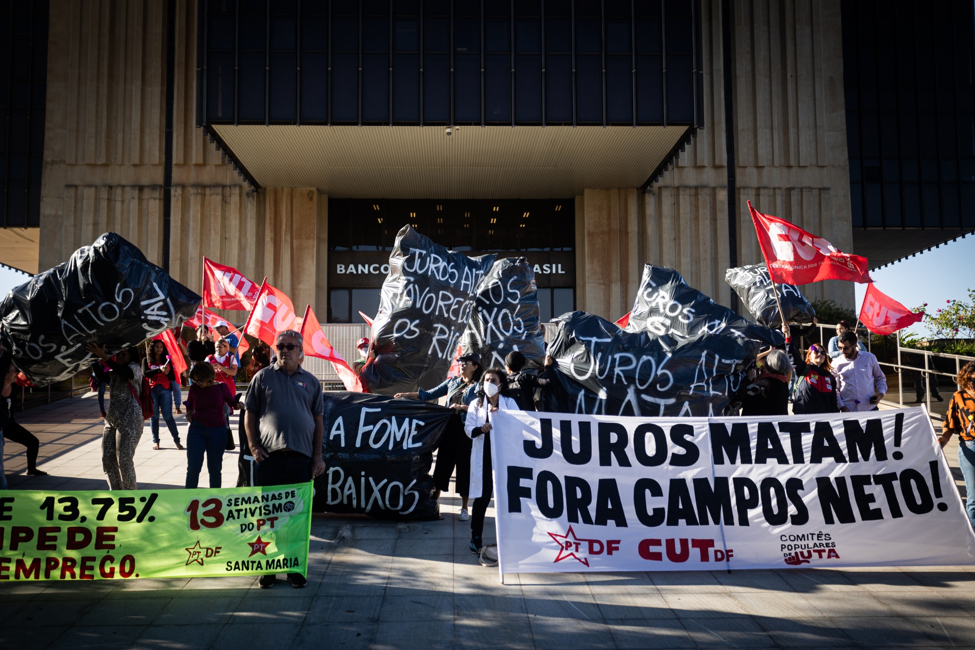 Brazil Central Bank Delays Focus Survey as Workers Protest for Higher Pay -  Bloomberg