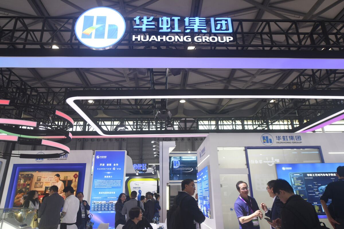 bloomberg.com - Rachel Yeo - China AI Hardware Firms Trump Internet Giants in Growth Outlook