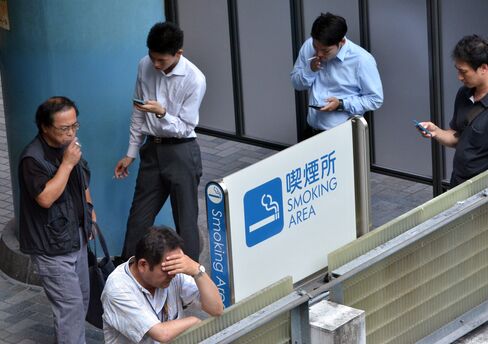 Smokers in Tokyo