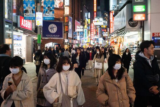 Tokyo Braces for Critical Weekend to Contain Virus Outbreak