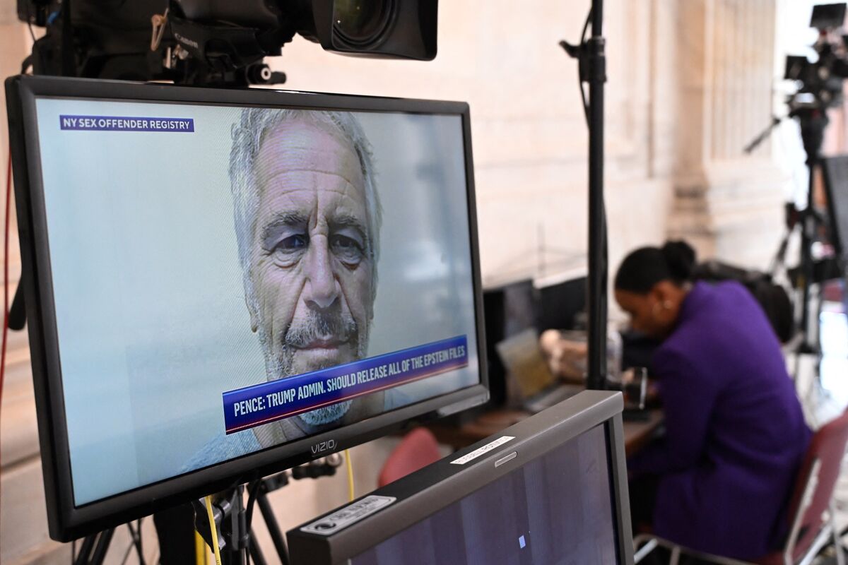 Trump tìm cách công bố tài liệu đại bồi thẩm trong vụ Jeffrey Epstein