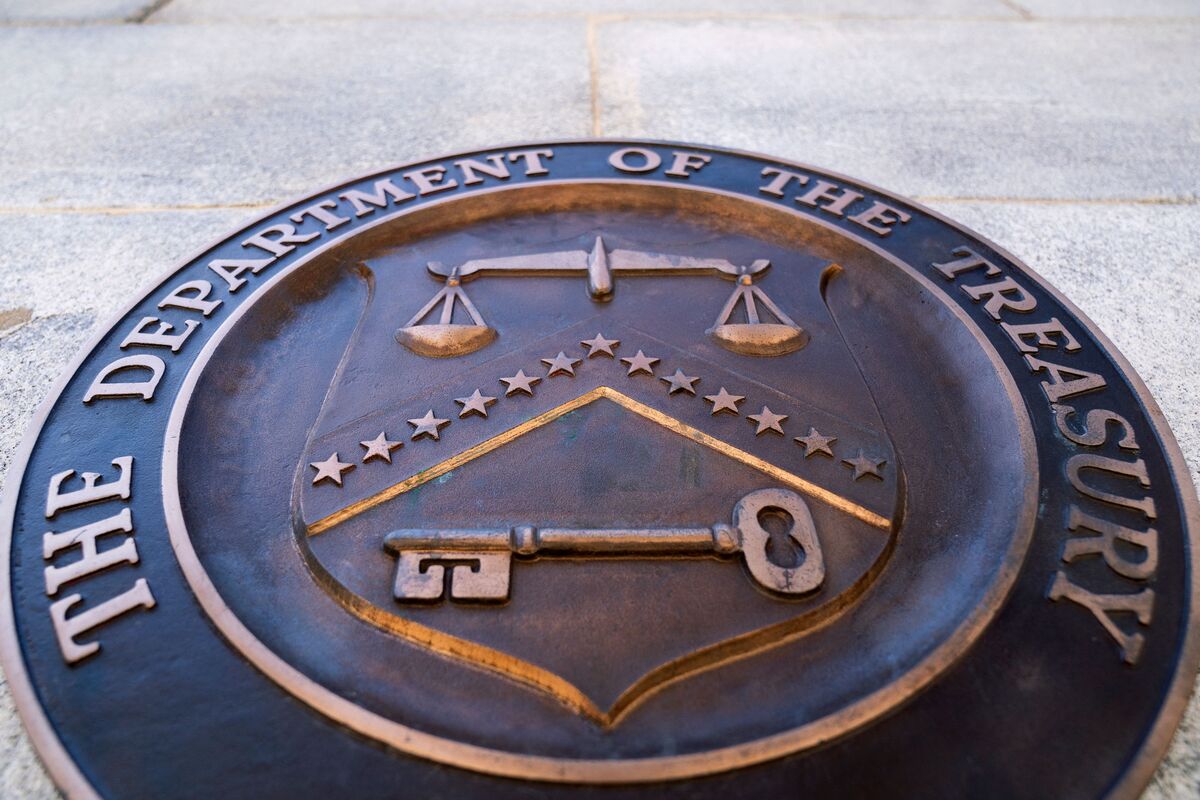 US Treasuries Advance as Oil Retreats From Multiyear High