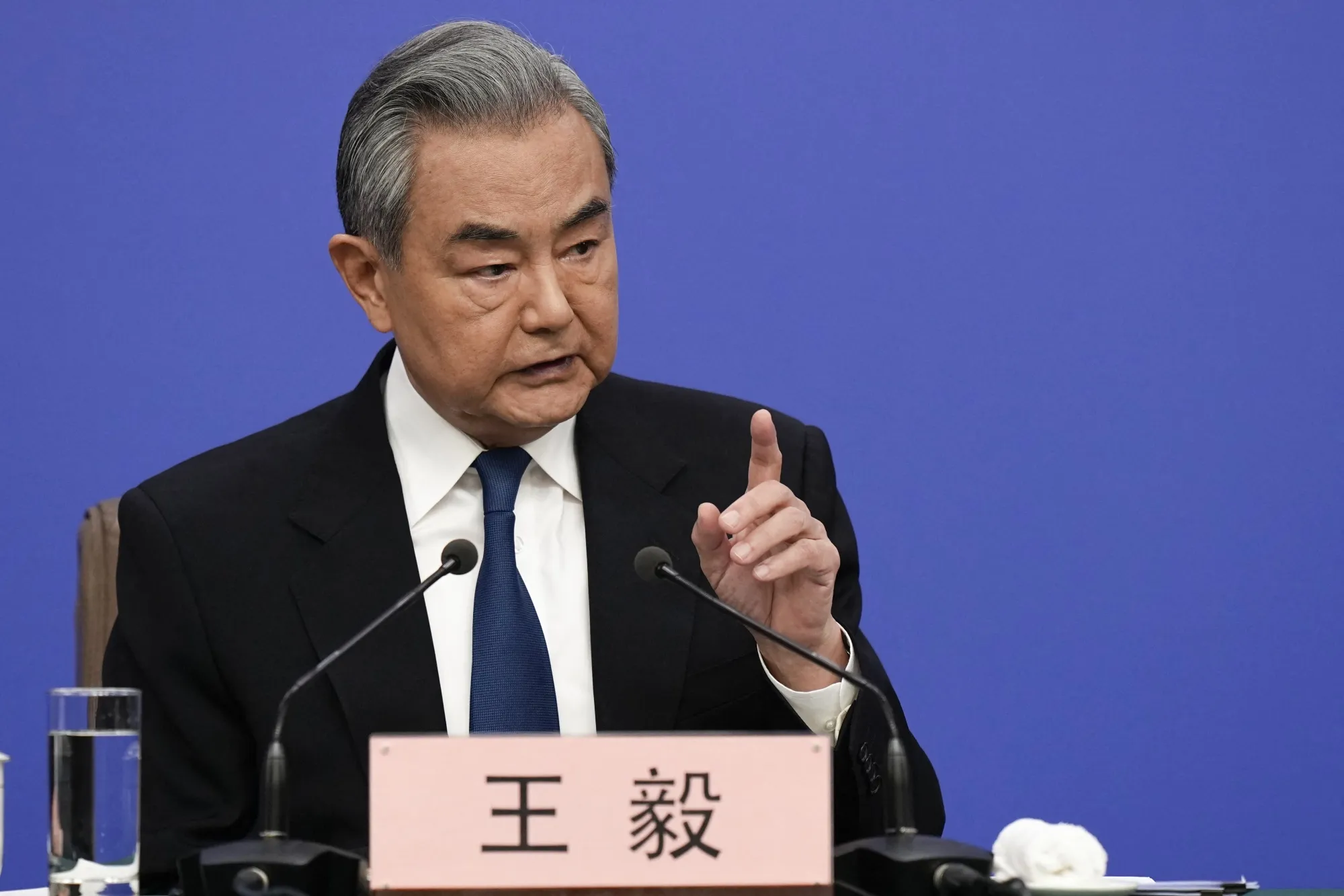 王外相（北京で、8日）
