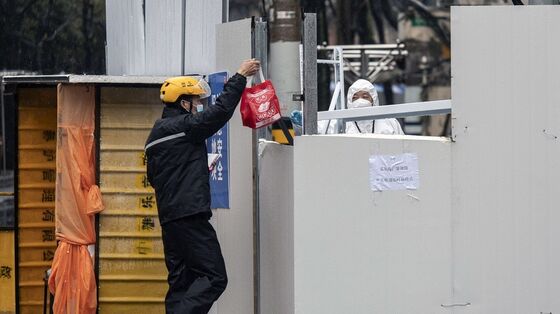 Shanghai Tightens Lockdown Rules After Cases Rise to Record