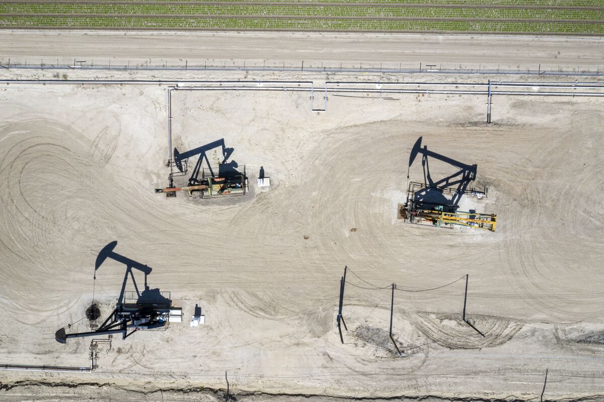 Oil Steadies After Rally as Market Counts Down to OPEC+ Meeting - Bloomberg
