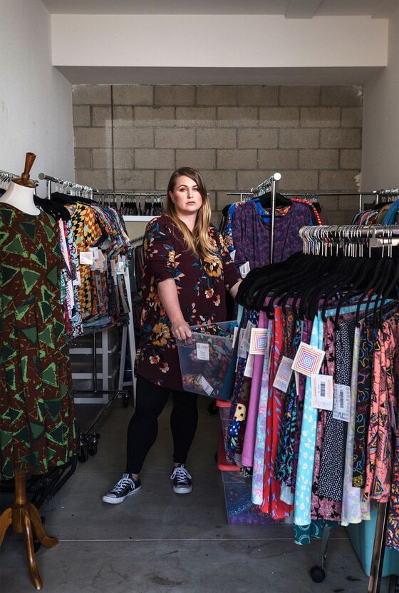 Thousands of Women Say LuLaRoe’s Legging Empire Is a Scam